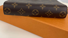 Load image into Gallery viewer, Louis Vuitton Medium ring agenda cover in monogram