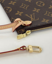 Load image into Gallery viewer, Louis Vuitton pochette monogram