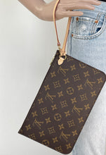 Load image into Gallery viewer, Louis Vuitton pochette monogram