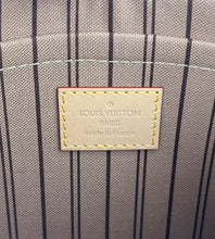 Load image into Gallery viewer, Louis Vuitton pochette monogram