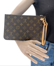 Load image into Gallery viewer, Louis Vuitton pochette monogram