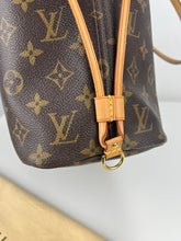 Load image into Gallery viewer, Louis Vuitton neverfull pm monogram