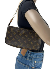 Load image into Gallery viewer, Louis Vuitton pochette accessories in monogram