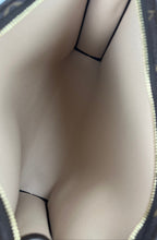 Load image into Gallery viewer, Louis Vuitton toiletry 26