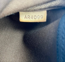 Load image into Gallery viewer, Louis Vuitton pochette accessories in monogram