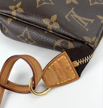 Load image into Gallery viewer, Louis Vuitton pochette accessories in monogram