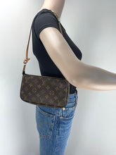 Load image into Gallery viewer, Louis Vuitton pochette accessories in monogram