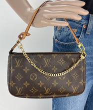 Load image into Gallery viewer, Louis Vuitton pochette accessories in monogram