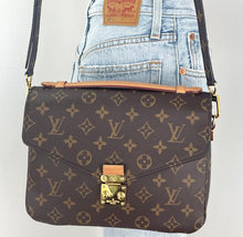 Load image into Gallery viewer, Louis Vuitton pochette metis in monogram