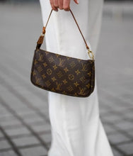 Load image into Gallery viewer, Louis Vuitton pochette accessories in monogram