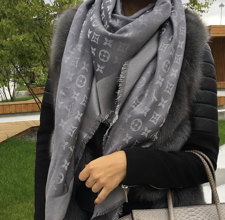 Louis Vuitton monogram shine shawl charcoral grey – Lady