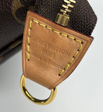 Load image into Gallery viewer, Louis Vuitton pochette accessories in monogram