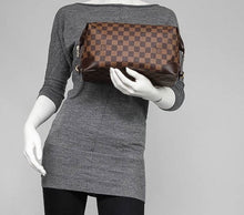 Load image into Gallery viewer, Louis Vuitton vaslav toiletry in damier ebene