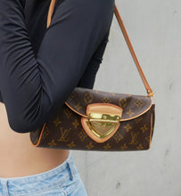 Load image into Gallery viewer, Louis Vuitton beverly pochette