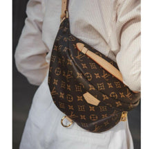 Load image into Gallery viewer, Louis Vuitton bumbag in monogram