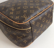 Load image into Gallery viewer, Louis Vuitton excursion bag