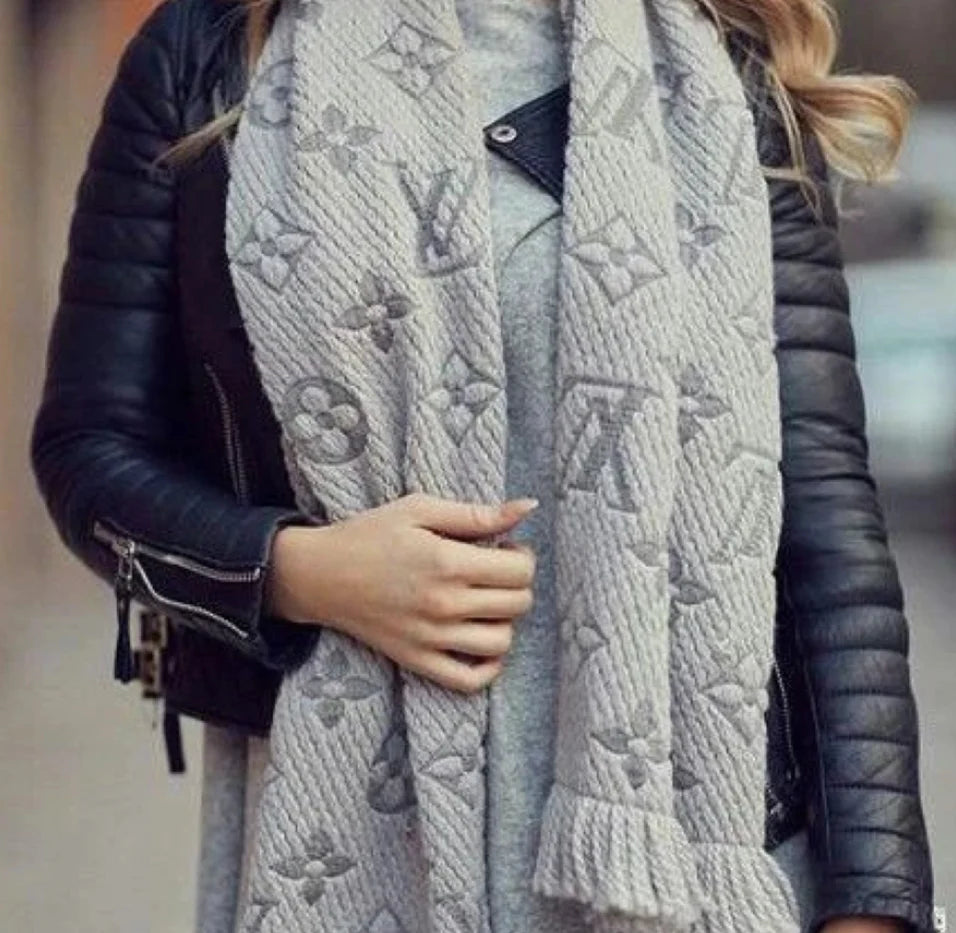 Louis vuitton logomania scarf pearl deals grey