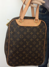 Load image into Gallery viewer, Louis Vuitton excursion bag