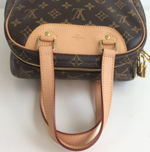 Load image into Gallery viewer, Louis Vuitton excursion bag