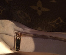 Load image into Gallery viewer, Louis Vuitton Artsy GM