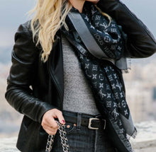 Load image into Gallery viewer, Louis Vuitton monogram shine shawl black/silver