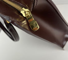 Load image into Gallery viewer, Louis Vuitton Venice Sac Plat