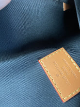 Load image into Gallery viewer, Louis Vuitton ivy in monogram