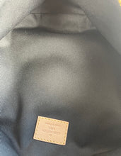 Load image into Gallery viewer, Louis Vuitton bumbag in monogram