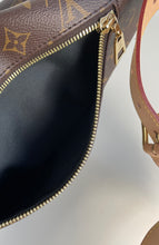 Load image into Gallery viewer, Louis Vuitton bumbag in monogram