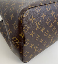 Load image into Gallery viewer, Louis Vuitton neo noe in noir