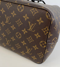 Load image into Gallery viewer, Louis Vuitton neo noe in noir