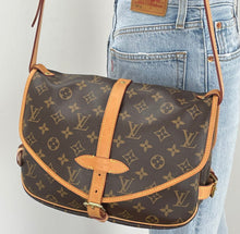Load image into Gallery viewer, Louis Vuitton saumur MM 30