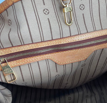Load image into Gallery viewer, Louis Vuitton delightful PM