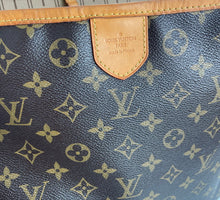 Load image into Gallery viewer, Louis Vuitton delightful PM