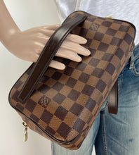 Load image into Gallery viewer, Louis Vuitton saint paul pochette in damier