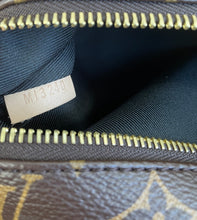 Load image into Gallery viewer, Louis Vuitton bumbag in monogram