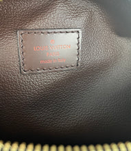 Load image into Gallery viewer, Louis Vuitton vaslav toiletry in damier ebene