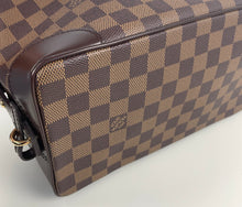 Load image into Gallery viewer, Louis Vuitton vaslav toiletry in damier ebene