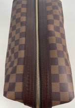 Load image into Gallery viewer, Louis Vuitton vaslav toiletry in damier ebene