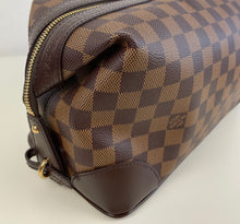 Load image into Gallery viewer, Louis Vuitton vaslav toiletry in damier ebene