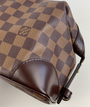 Load image into Gallery viewer, Louis Vuitton vaslav toiletry in damier ebene