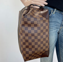 Load image into Gallery viewer, Louis Vuitton vaslav toiletry in damier ebene