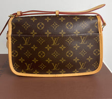 Load image into Gallery viewer, Louis Vuitton sologne monogram