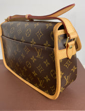 Load image into Gallery viewer, Louis Vuitton sologne monogram