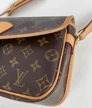 Load image into Gallery viewer, Louis Vuitton sologne monogram