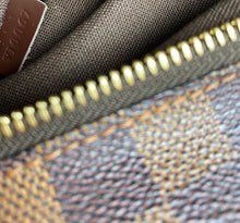 Load image into Gallery viewer, Louis Vuitton melville waist/bumbag