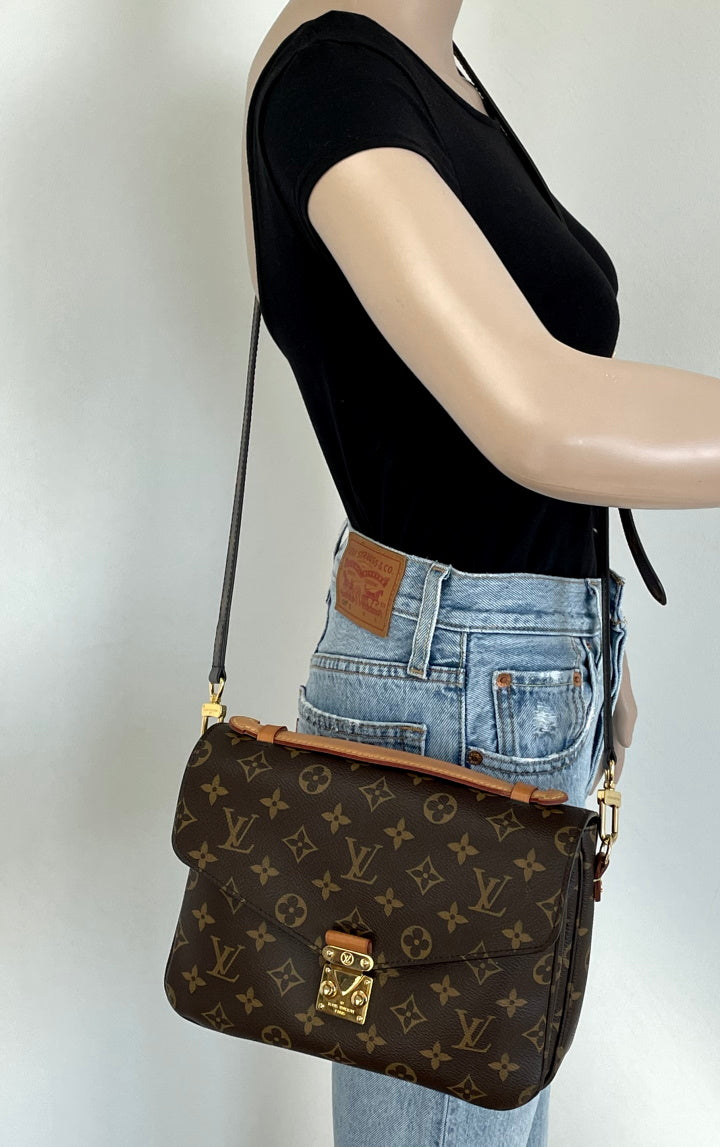 Louis Vuitton pochette metis in monogram – Lady Clara's Collection