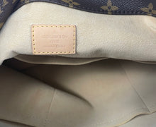 Load image into Gallery viewer, Louis Vuitton artsy MM