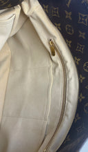 Load image into Gallery viewer, Louis Vuitton artsy MM