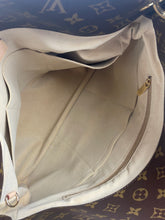 Load image into Gallery viewer, Louis Vuitton artsy MM